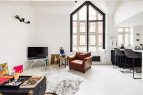 Stylish 2 bed loft apartment with terrace 2 min from tube